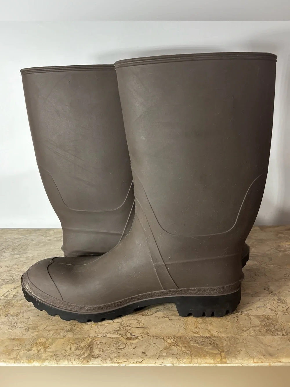 Men’s George Oil & Acid Dairy Brown Rubber Rain Boots Size 12